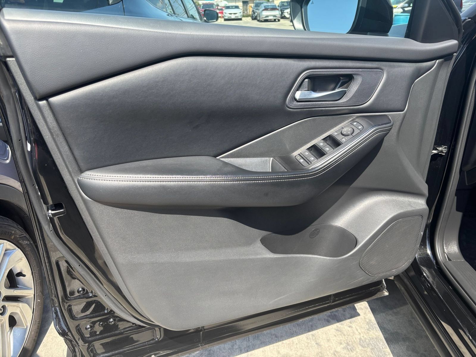 Used 2025 Nissan Rogue SV AWD/4WD image 18