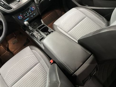 Used 2018 Ford Escape SE w/ SE Sport Appearance Package AWD/4WD image 25