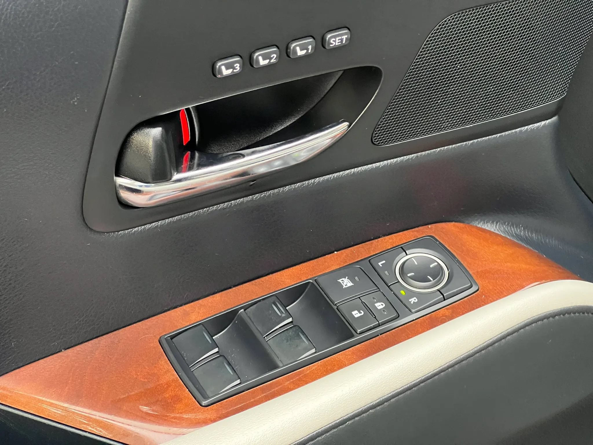 Used 2010 Lexus RX 450h AWD image 33