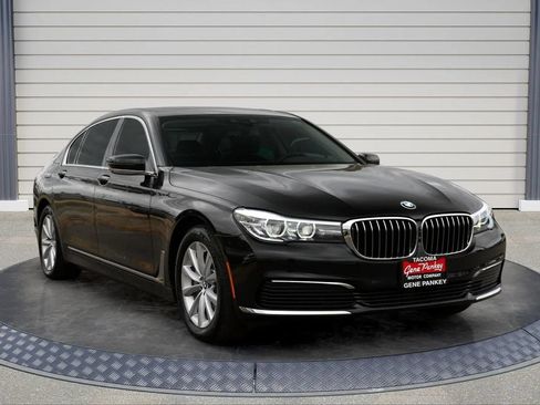 Used 2019 BMW 740i w/ Parking Assistance Package RWD image 1