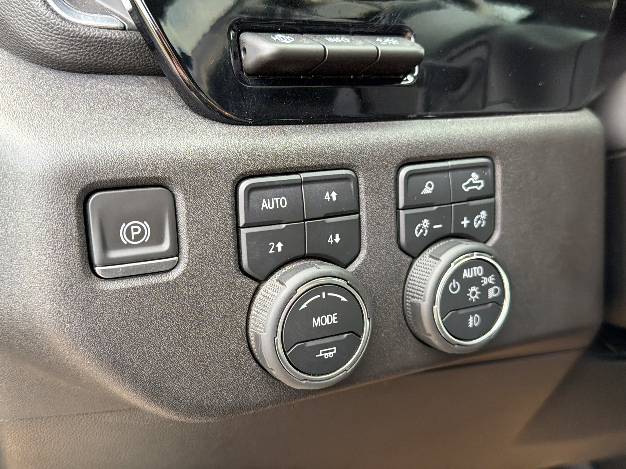 Used 2024 Chevrolet Silverado 1500 LTZ w/ LTZ Premium Package AWD/4WD image 16