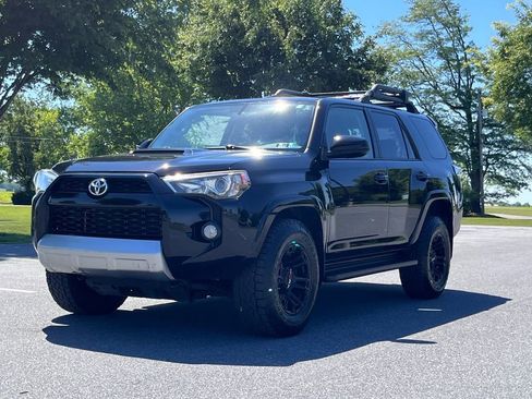 Used 2016 Toyota 4Runner Trail Premium AWD/4WD image 3