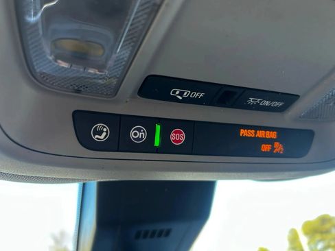 Used 2022 Chevrolet Equinox LT w/ Driver Convenience Package FWD image 19