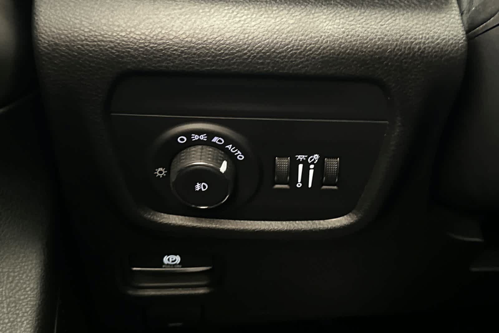 Used 2023 Jeep Grand Cherokee L Limited AWD/4WD image 32