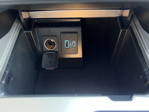 Used 2022 Ford Explorer XLT w/ Equipment Group 202A image 29