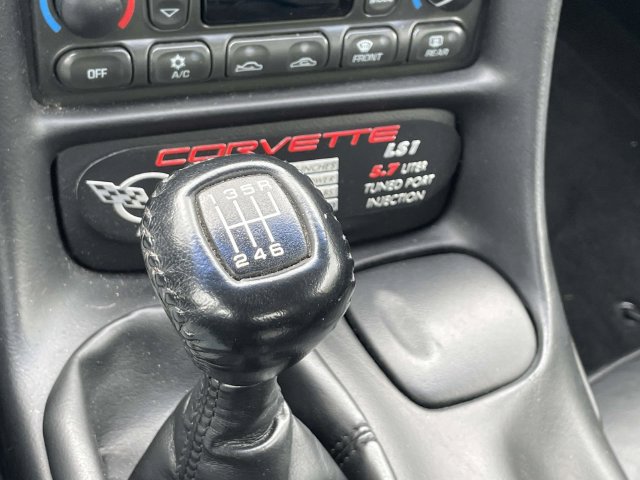 Used 2004 Chevrolet Corvette Coupe w/ Preferred Equipment Group RWD image 15