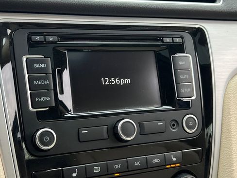 Used 2013 Volkswagen Passat TDI SE image 21