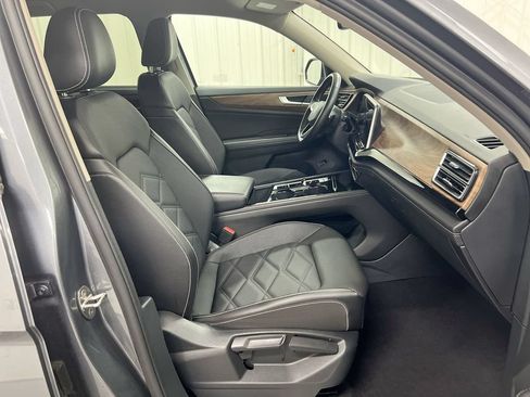 Used 2025 Volkswagen Atlas SE FWD image 20