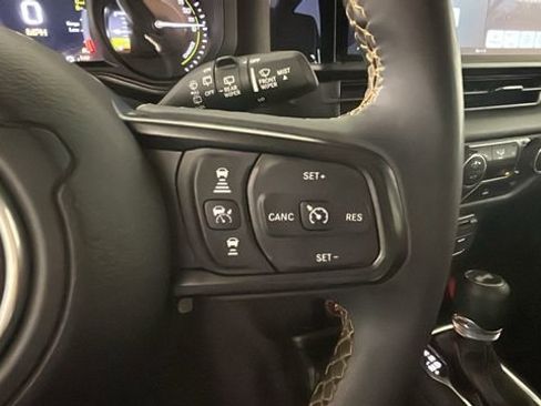 Used 2024 Jeep Wrangler Unlimited AWD/4WD image 15