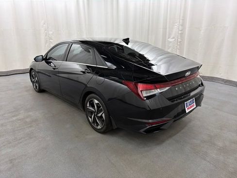 Used 2022 Hyundai Elantra Limited w/ Cargo Package FWD image 4