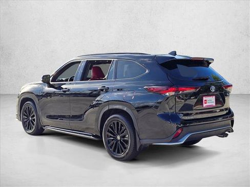 Certified 2024 Toyota Highlander XSE FWD image 7