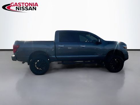 Used 2021 Nissan Titan SV w/ SV Convenience Package image 10