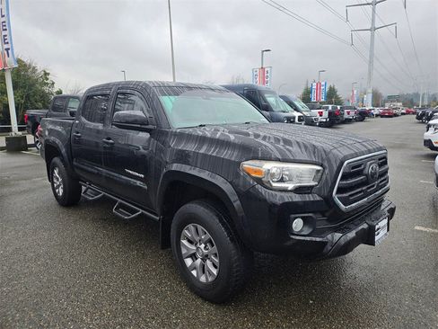 Used 2018 Toyota Tacoma 4x4 Double Cab image 3