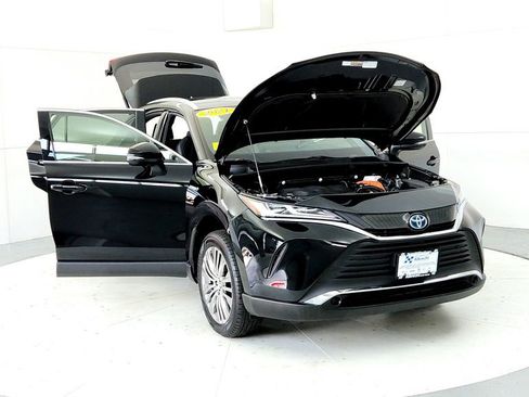 Used 2021 Toyota Venza XLE w/ Softex Package AWD/4WD image 9