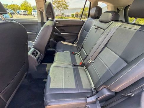 Used 2021 Volkswagen Tiguan SE FWD image 15