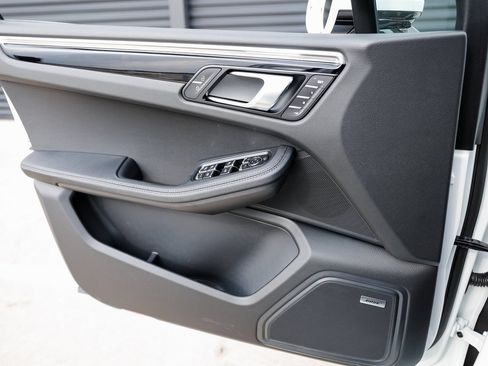 Certified 2026 Porsche Macan AWD/4WD image 23