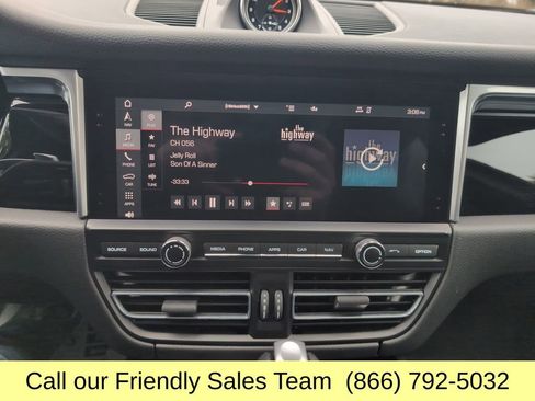 Used 2021 Porsche Macan image 22