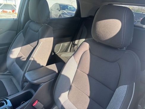 Used 2025 Chevrolet TrailBlazer LT w/ Driver Confidence Package image 34