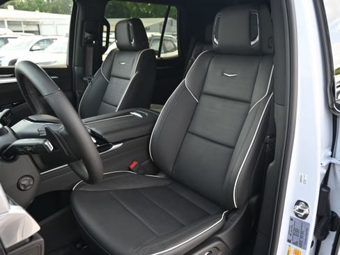 Used 2026 Cadillac Escalade Sport w/ LPO, ONYX Package AWD/4WD image 17