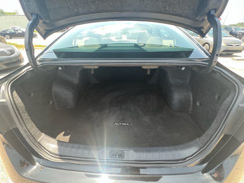 Used 2025 Nissan Altima 2.5 SV FWD image 31