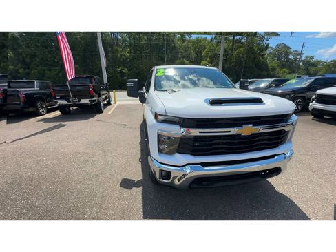 Used 2025 Chevrolet Silverado 2500 LT w/ Convenience Package AWD/4WD image 3