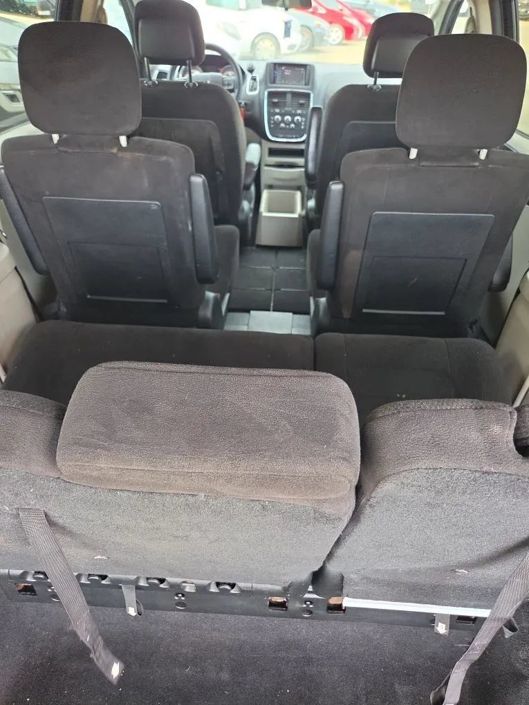 Used 2012 Dodge Grand Caravan SE FWD image 23