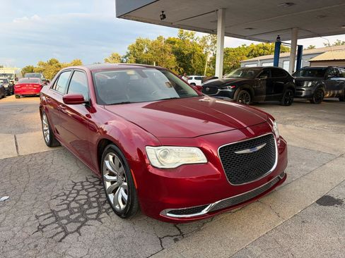 Used 2018 Chrysler 300 Touring L RWD image 3