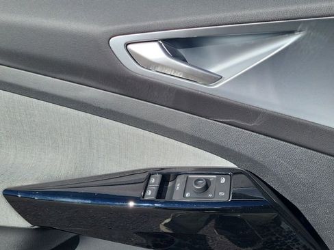 New 2025 Volkswagen ID.4 Pro image 10