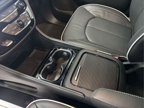 New 2026 Chrysler Pacifica Limited w/ Uconnect Theater Family Group FWD image 18