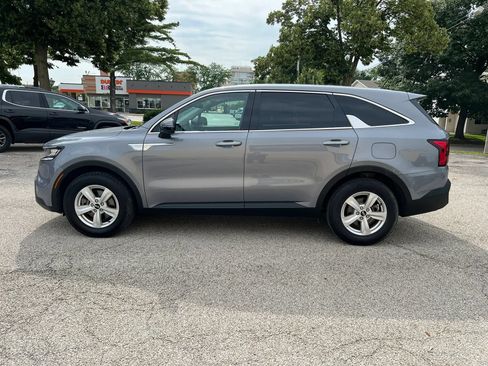 Used 2021 Kia Sorento LX FWD image 4