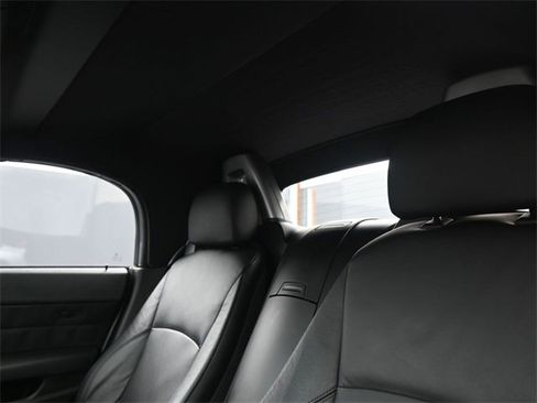 Used 2005 BMW Z4 2.5i image 12