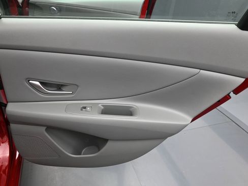 Certified 2025 Hyundai Elantra Sport image 11