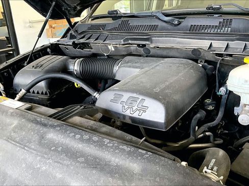 Used 2021 RAM 1500 Classic SLT RWD image 29