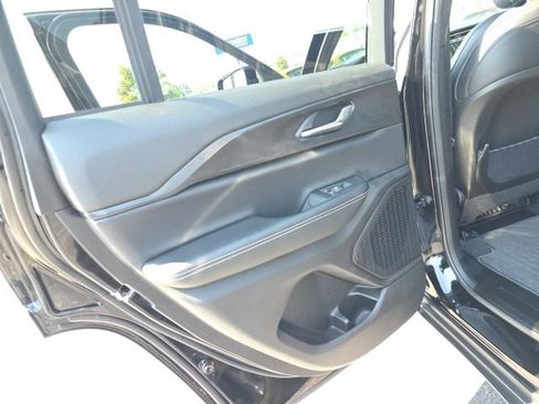 Used 2025 Jeep Grand Cherokee Altitude AWD/4WD image 26