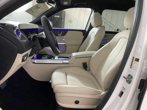 Used 2026 Mercedes-Benz GLB 250 4MATIC image 5