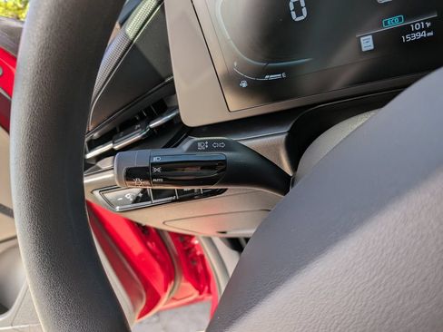 Certified 2025 Kia Niro LX FWD image 30