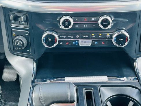 New 2025 Ford F150 Lariat w/ Equipment Group 502A High image 28