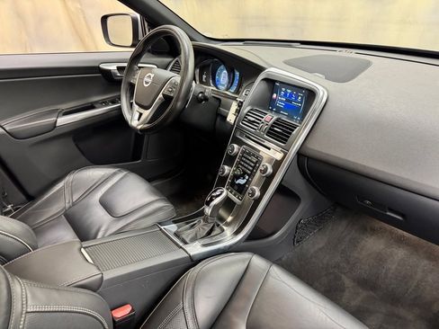Used 2016 Volvo XC60 T6 R-Design Platinum w/ Climate Package image 26