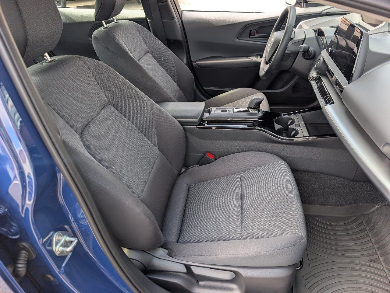 Used 2025 Toyota Prius LE FWD image 8