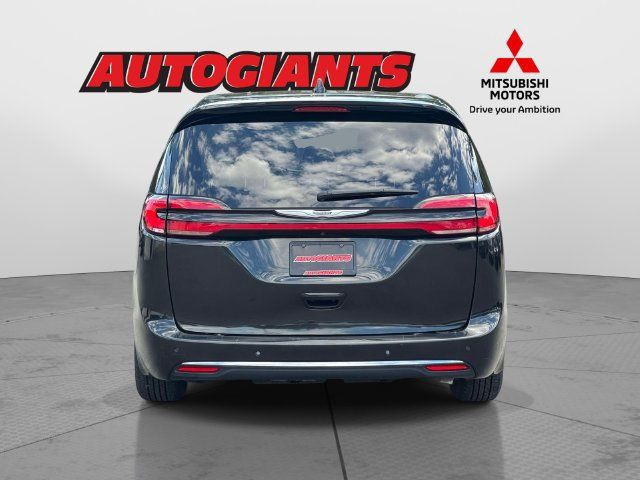 Used 2023 Chrysler Pacifica Touring-L FWD image 5