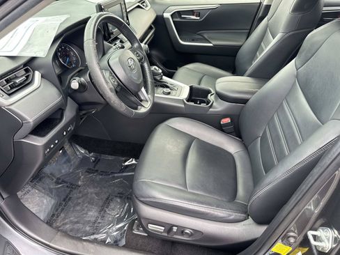 Used 2022 Toyota RAV4 XLE Premium AWD/4WD image 21