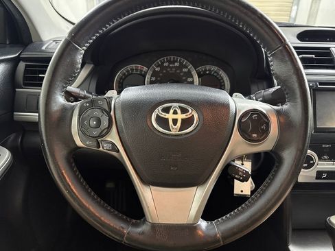 Used 2014 Toyota Camry L image 12