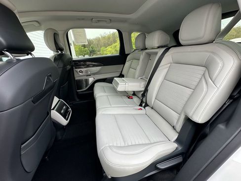 New 2026 Lincoln Nautilus Reserve AWD/4WD image 18