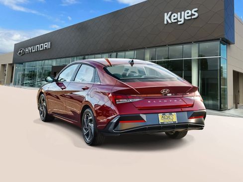 Certified 2025 Hyundai Elantra SEL image 7