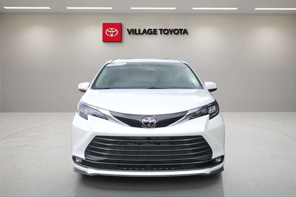 Certified 2026 Toyota Sienna XLE FWD image 8