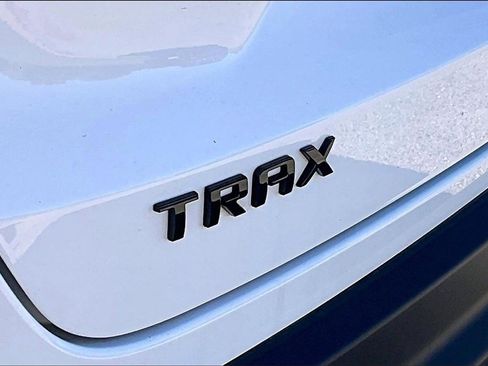 Used 2025 Chevrolet Trax RS w/ Driver Confidence Package image 32