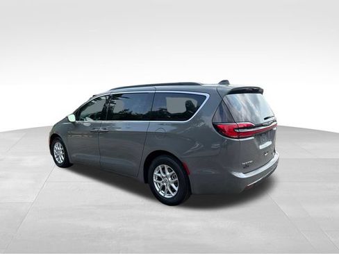 Used 2022 Chrysler Pacifica Touring-L FWD image 5