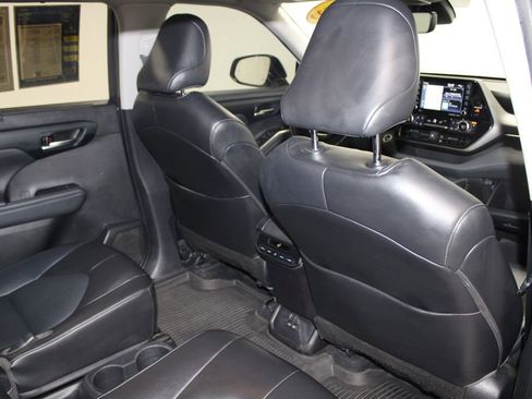 Used 2022 Toyota Highlander XLE image 33