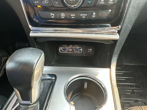 Used 2019 Jeep Grand Cherokee Altitude AWD/4WD image 5