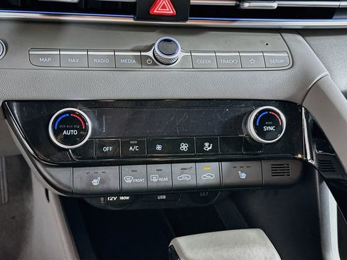 Used 2025 Hyundai Elantra SEL FWD image 24